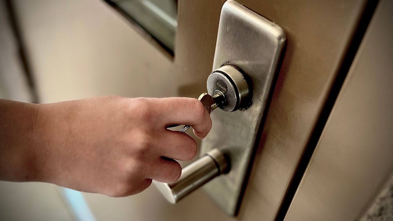 sleutel draait door in slot